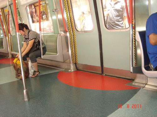 地鐵地板工程案例-港鐵車(chē)廂橡膠地板